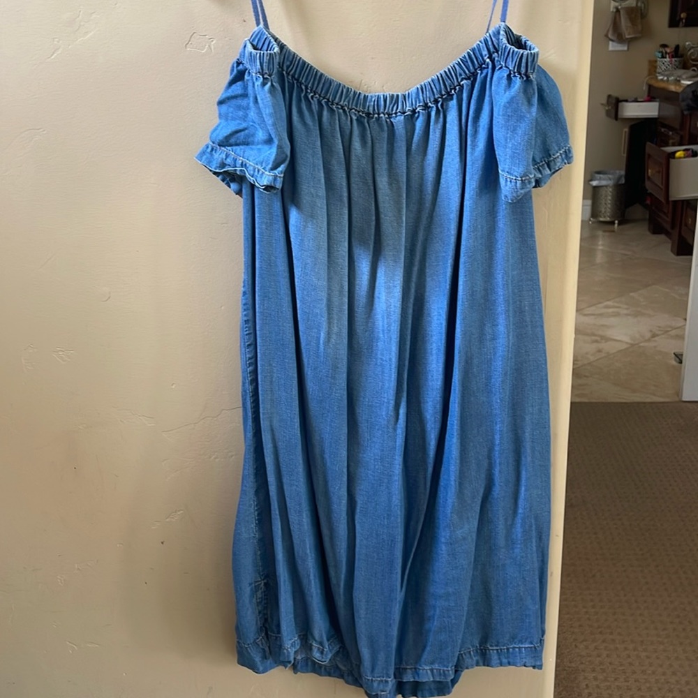 Staple piece for spring and summer! Beautiful contemporary piece